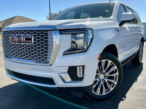 Used 2022 GMC Yukon Denali w/ Denali Ultimate Package image 3