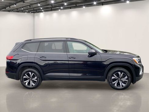 Used 2024 Volkswagen Atlas SE AWD/4WD image 8