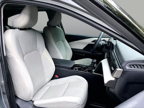 Used 2025 Toyota Camry XLE w/ Premium Plus Package FWD image 9