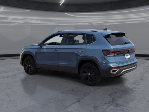 New 2026 Volkswagen Taos SE FWD image 4