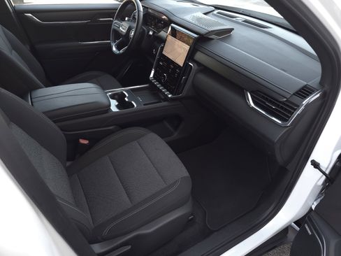 Used 2025 GMC Acadia Elevation image 46