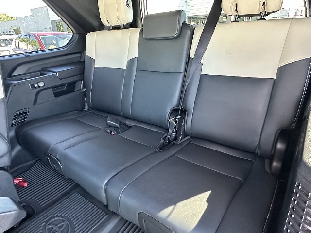 Used 2025 Toyota Sequoia Capstone AWD/4WD image 17