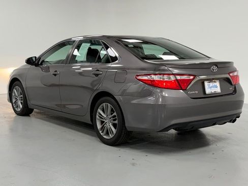 Used 2015 Toyota Camry SE image 3