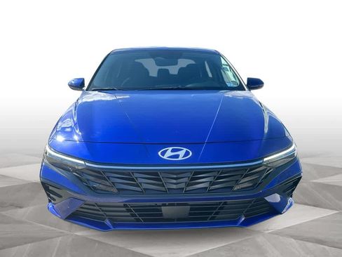 Used 2024 Hyundai Elantra SEL w/ Convenience Package FWD image 3