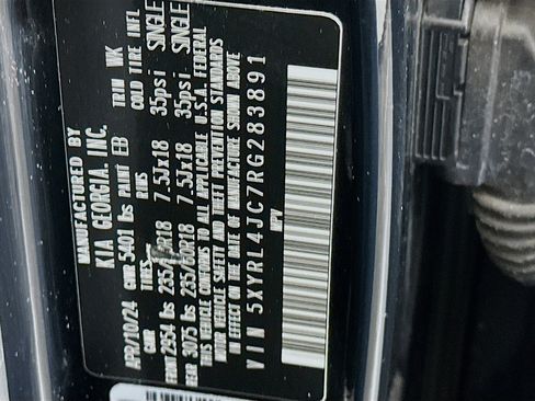 Used 2024 Kia Sorento S image 12