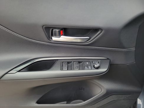 Used 2024 Toyota Venza LE AWD/4WD image 19