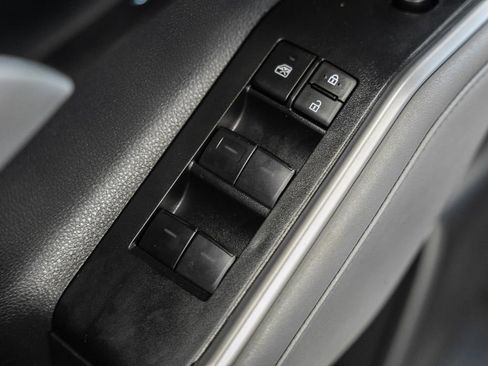 Used 2023 Toyota Highlander XLE FWD image 33