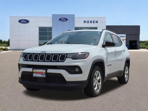 Used 2024 Jeep Compass Latitude AWD/4WD image 7