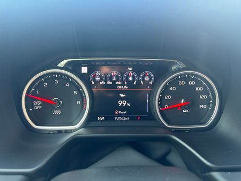 Used 2021 Chevrolet Suburban Premier w/ Premium Package image 17