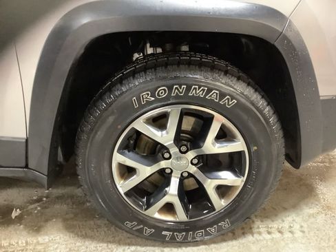 Used 2014 Jeep Cherokee Trailhawk w/ Leather Interior Group image 13