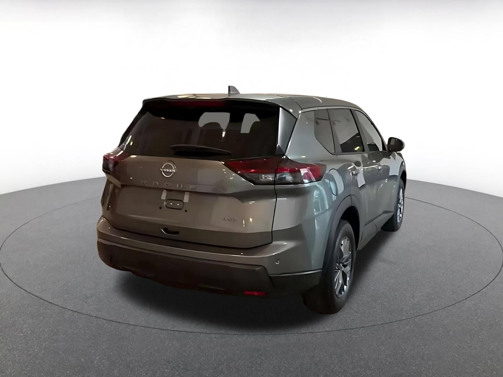 Used 2026 Nissan Rogue SV AWD/4WD image 13