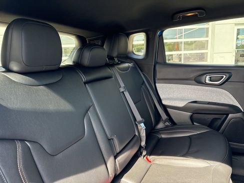 Used 2024 Jeep Compass Latitude AWD/4WD image 37