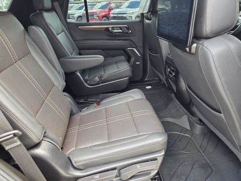 Used 2025 Chevrolet Tahoe High Country AWD/4WD image 15