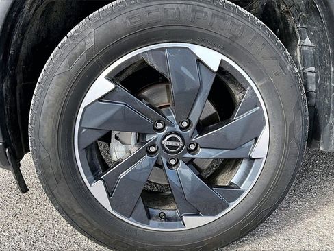 Used 2025 Nissan Rogue SV image 9