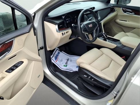 Used 2017 Cadillac XT5 Premium Luxury AWD/4WD image 10