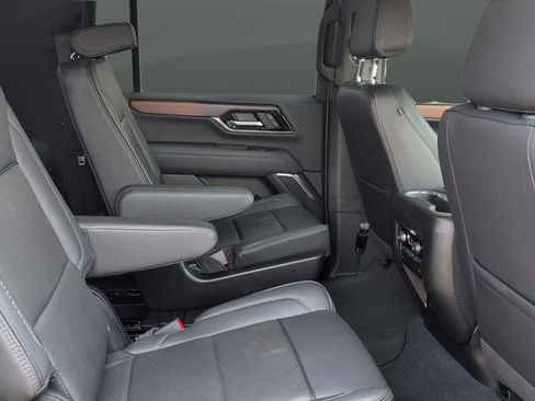 Used 2025 GMC Yukon XL Denali AWD/4WD image 28
