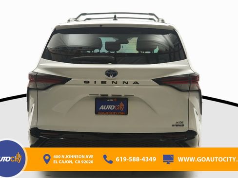 Used 2023 Toyota Sienna XSE image 12