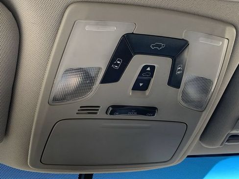 Used 2017 Toyota Sienna XLE w/ XLE Navigation Package FWD image 31