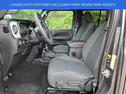 Used 2025 Jeep Wrangler Unlimited Sahara w/ Safety Group AWD/4WD image 13