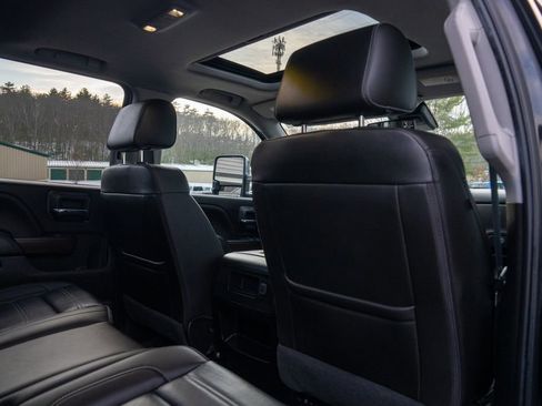 Used 2019 GMC Sierra 2500 Denali w/ Suspension Package, Off-Road image 18