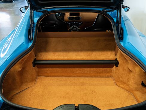 Used 2023 Aston Martin V12 Vantage RWD image 36