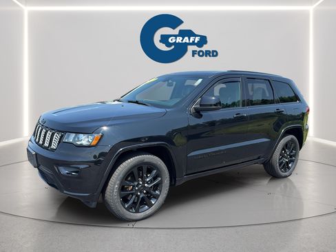 Used 2021 Jeep Grand Cherokee Laredo X AWD/4WD image 2