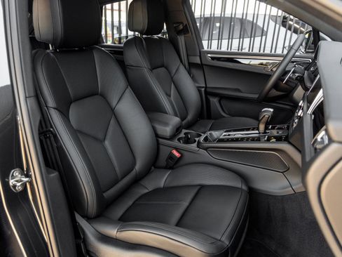 Certified 2026 Porsche Macan AWD/4WD image 45