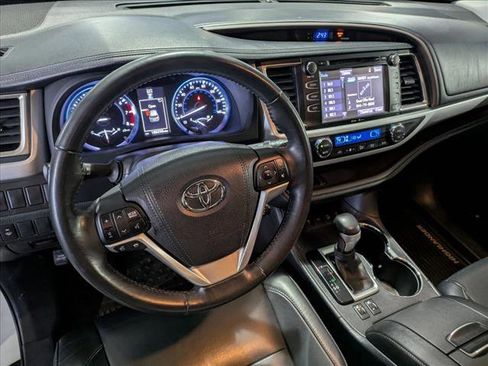 Used 2015 Toyota Highlander XLE image 11