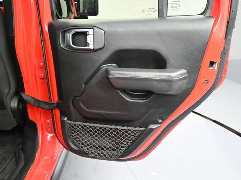 Used 2020 Jeep Gladiator Rubicon w/ Trailer Tow Package AWD/4WD image 10