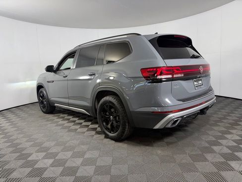 Used 2024 Volkswagen Atlas Peak Edition SE AWD/4WD image 9
