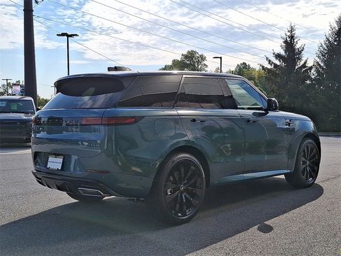 New 2025 Land Rover Range Rover Sport Dynamic SE image 3