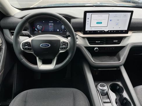 Used 2025 Ford Explorer Active RWD image 11