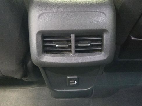 Used 2024 GMC Terrain SLE image 23