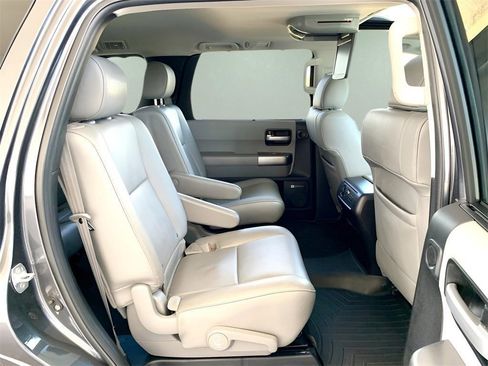 Used 2019 Toyota Sequoia Limited w/ Safety & Convenience Package image 30