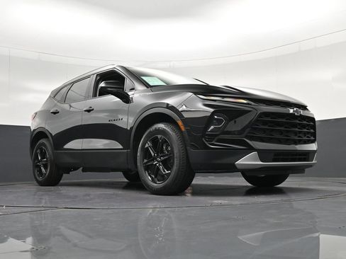 Used 2024 Chevrolet Blazer LT w/ Midnight/Sport Edition FWD image 28