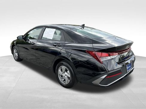Certified 2026 Hyundai Elantra SE FWD image 5