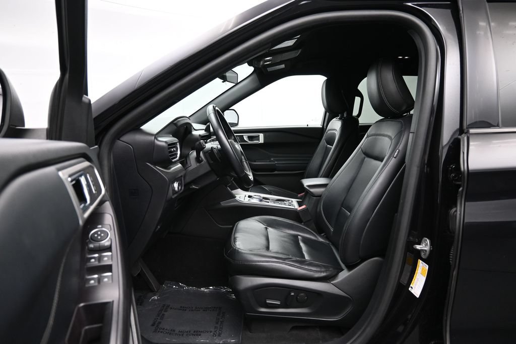 Used 2020 Ford Explorer XLT w/ Equipment Group 202A AWD/4WD image 22