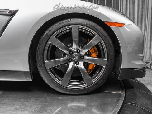 Used 2009 Nissan GT-R Premium AWD/4WD image 45