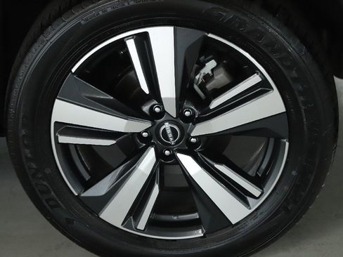 Certified 2024 Nissan Rogue SL image 40