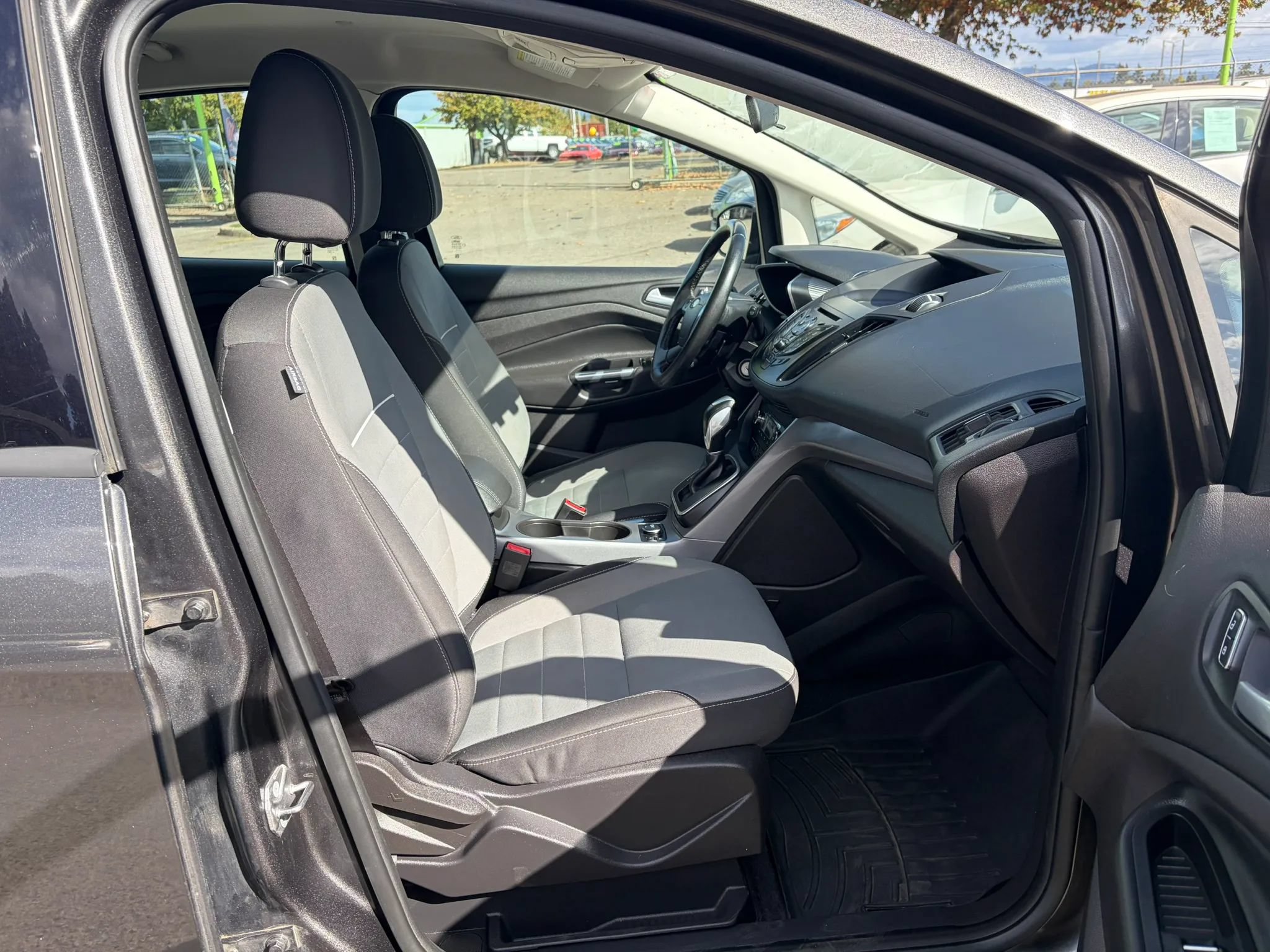 Used 2015 Ford C-MAX SE w/ Winter Package FWD image 15