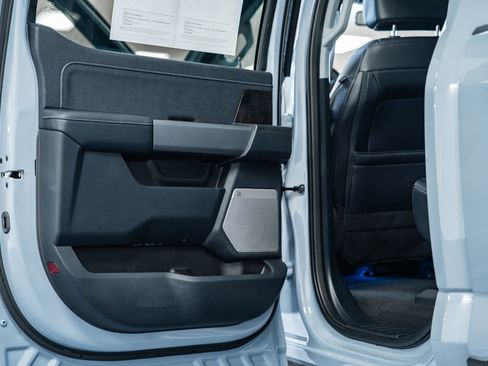 Used 2025 Ford F250 Lariat w/ Black Appearance Package image 44