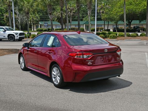 Used 2026 Toyota Corolla LE w/ LE Premium Package FWD image 4