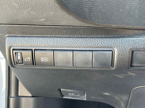 Used 2020 Toyota Corolla LE w/ LE Convenience Package image 10