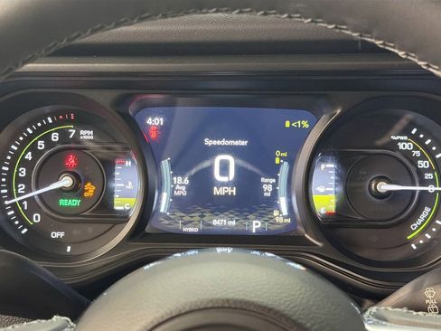 Used 2025 Jeep Wrangler Unlimited Sahara AWD/4WD image 12