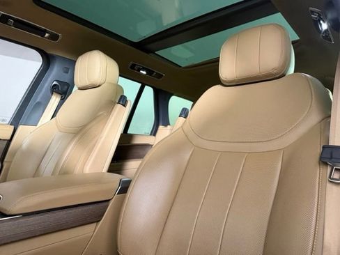 Used 2025 Land Rover Range Rover SE AWD/4WD image 5