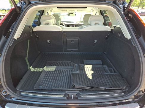 Certified 2024 Volvo XC60 B5 Plus AWD/4WD image 28