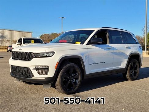 Used 2023 Jeep Grand Cherokee Limited w/ Black Appearance Package image 4