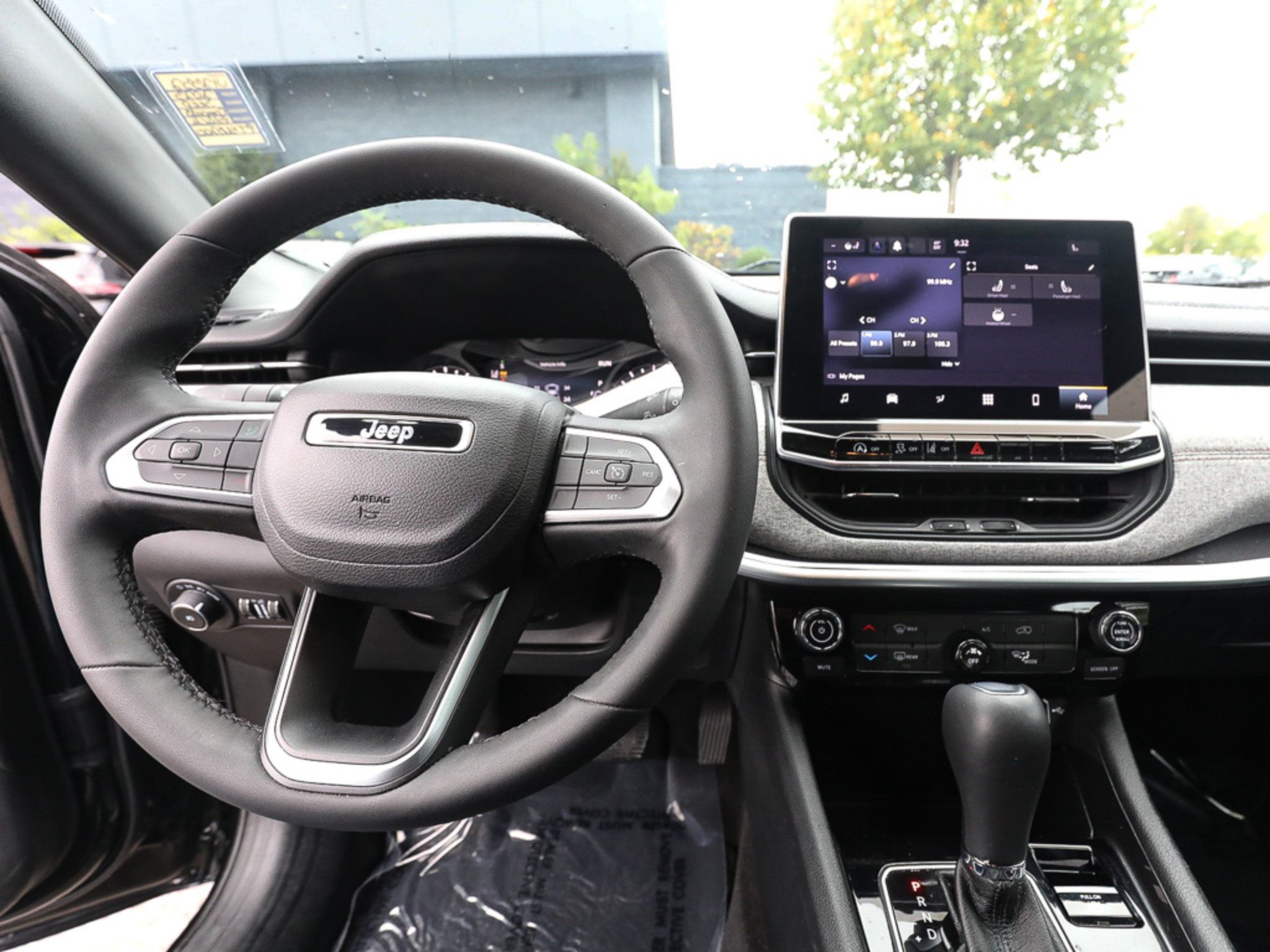 Used 2023 Jeep Compass Latitude AWD/4WD image 13