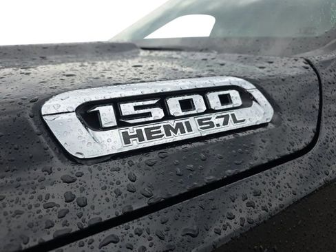 Used 2019 RAM 1500 Laramie AWD/4WD image 10