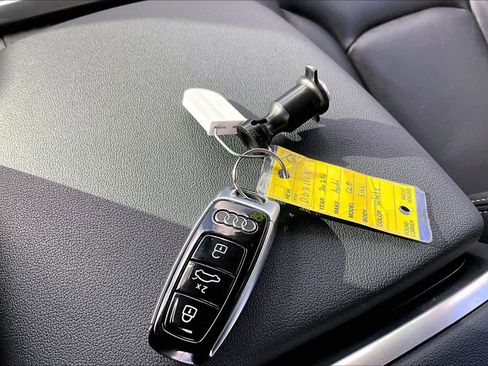 Used 2022 Audi Q8 Premium Plus w/ Premium Plus Package image 15